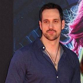 facts on Travis Willingham